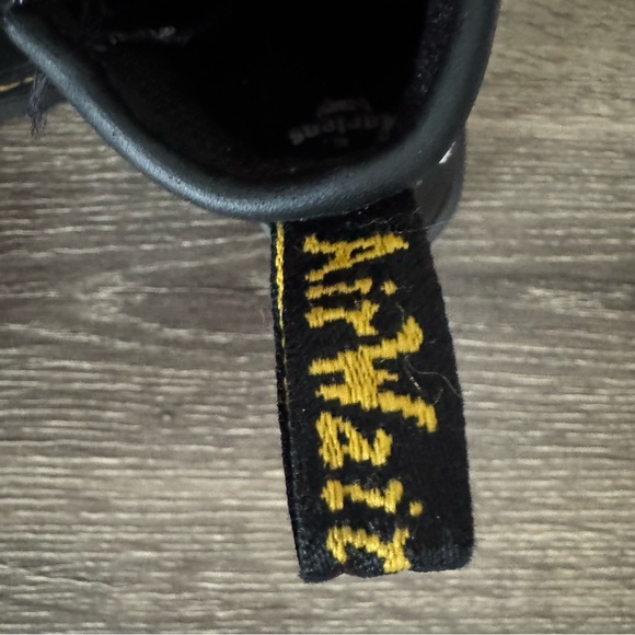 Dr Martens 1460 Skull & Bones Leather Lace Up Boots Girls Size 10 EUC Shoes Icon - Picture 10 of 11